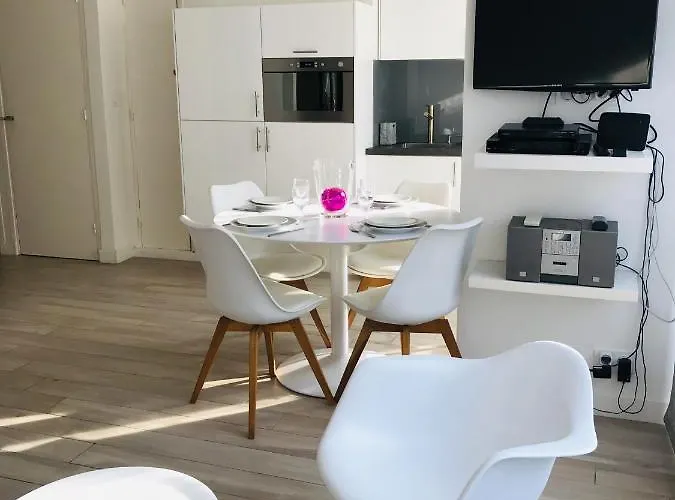 Carré D’or Super 2 Pièces Appartement *